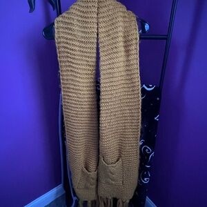 Yellow knitted scarf with pockets